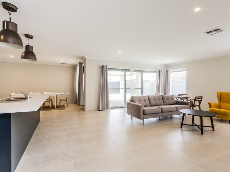 16 Tringa Rise, East Cannington WA 6107