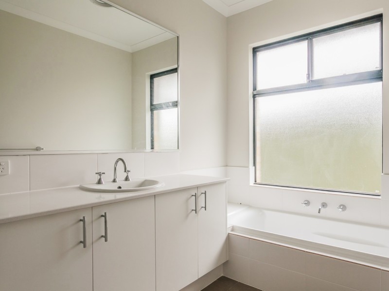 16 Tringa Rise, East Cannington WA 6107