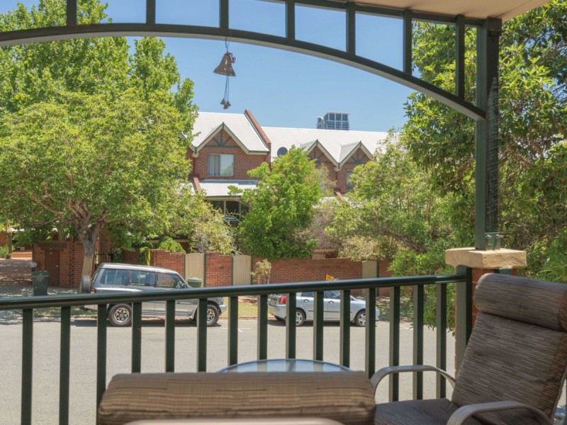 4/42 Bronte Street, East Perth WA 6004