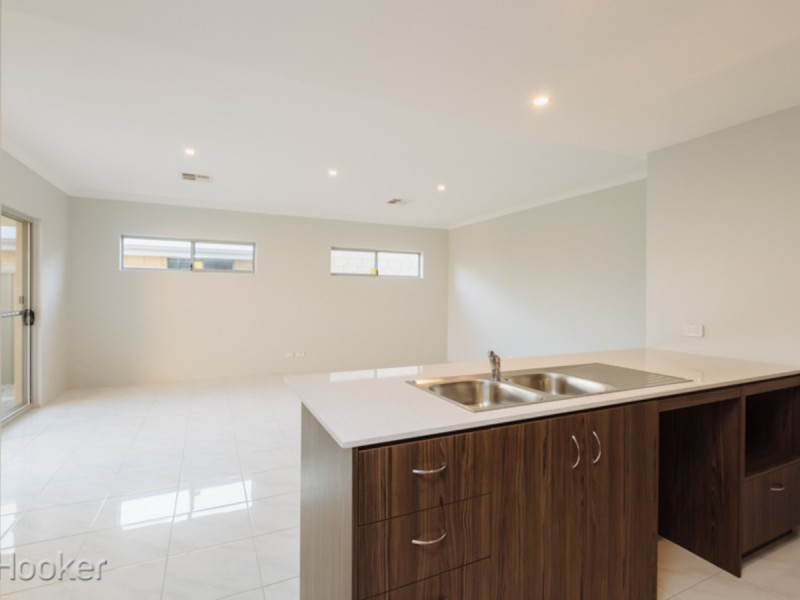 15 Bindarri Grove, Wandi WA 6167