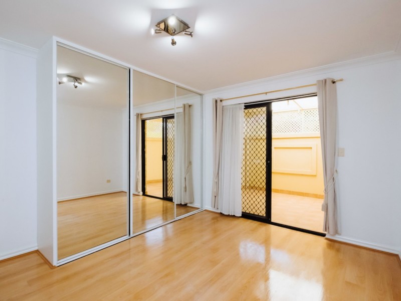 2/28 Waterloo Crescent, East Perth WA 6004