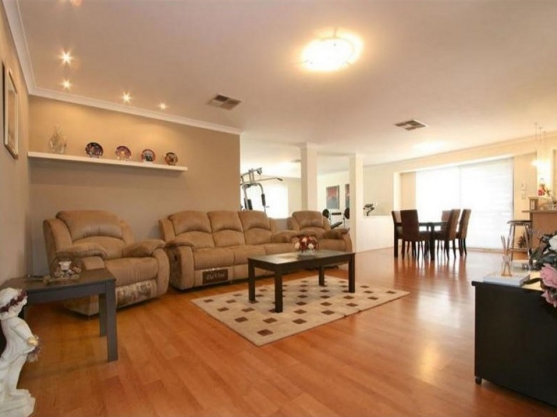 12 Thirlmere Way, High Wycombe WA 6057