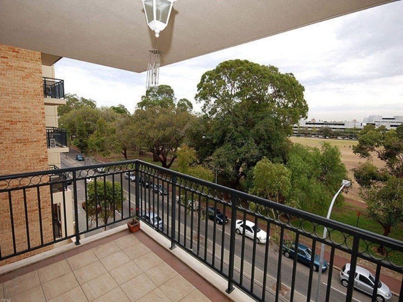 15/123 Wellington Street, East Perth WA 6004