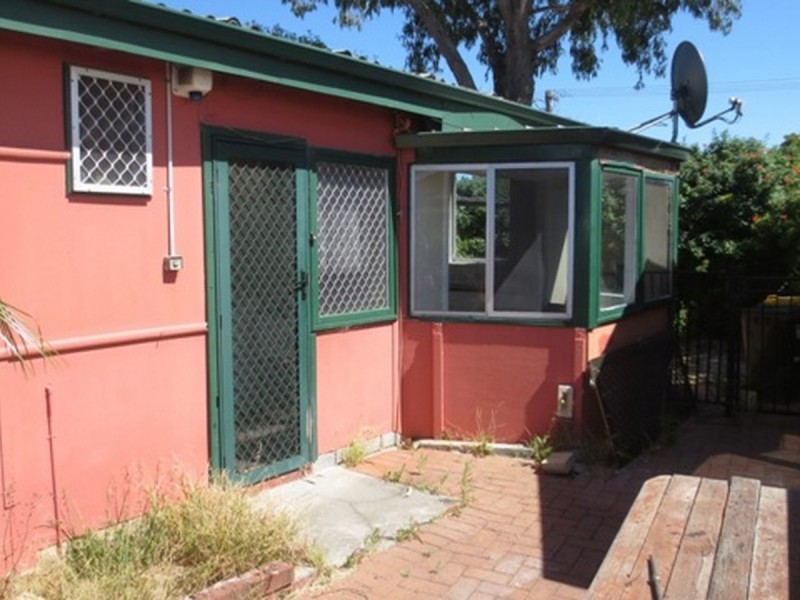6 Wroxton Street, Midland WA 6056