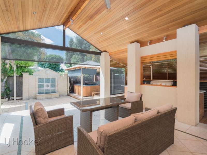 11 Arno Crescent, Attadale WA 6156