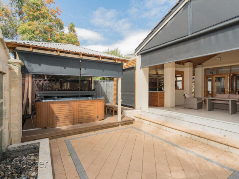 11 Arno Crescent, Attadale WA 6156