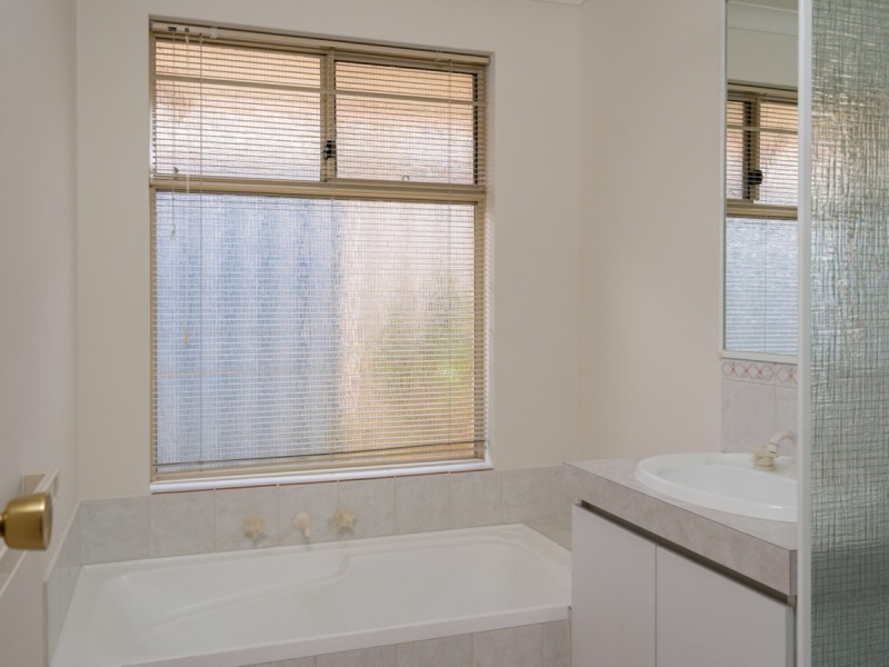 5 Weetman Cove, Cannington WA 6107