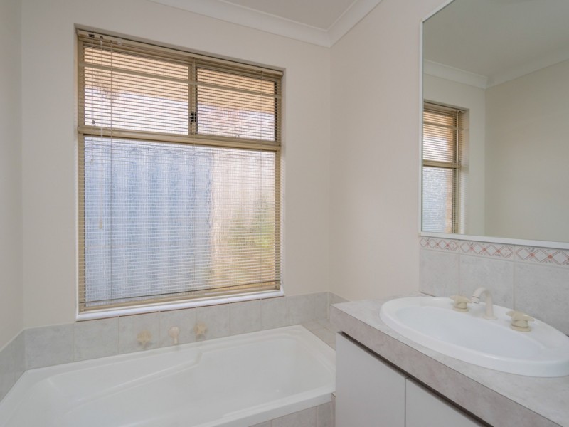 5 Weetman Cove, Cannington WA 6107