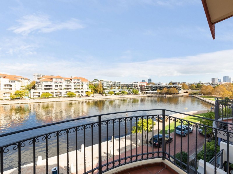 **.28 Henry Lawson Walk **, East Perth WA 6004