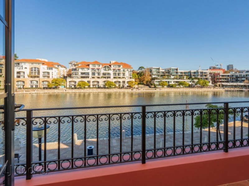 **.28 Henry Lawson Walk **, East Perth WA 6004