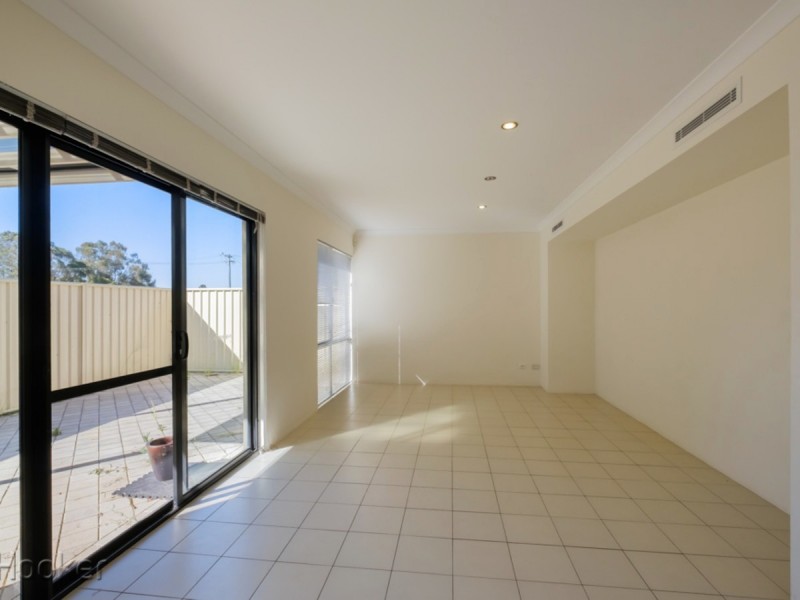 16b Lowes Street, Cloverdale WA 6105