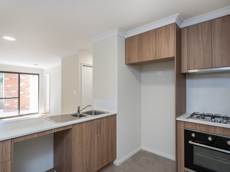 7/4 Whiteside Street, Cloverdale WA 6105