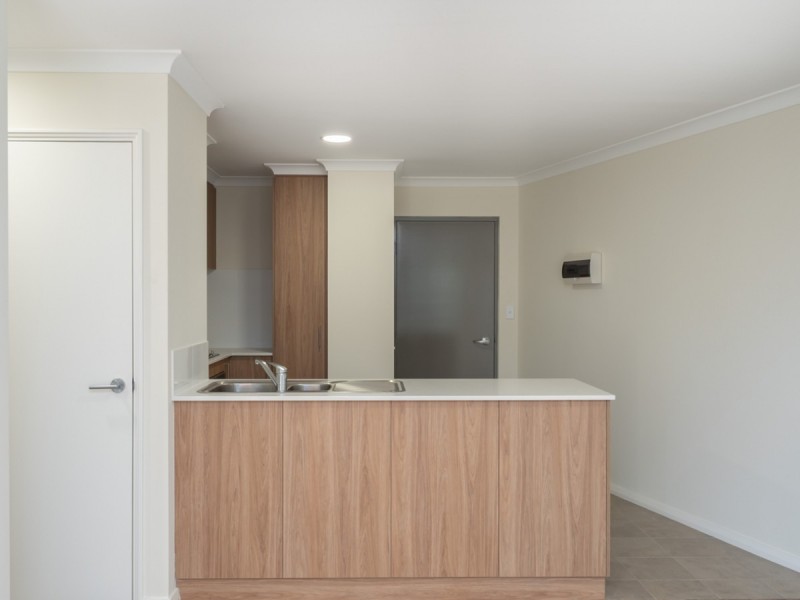 7/4 Whiteside Street, Cloverdale WA 6105