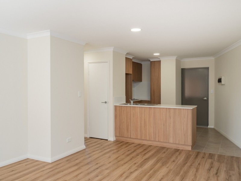 7/4 Whiteside Street, Cloverdale WA 6105