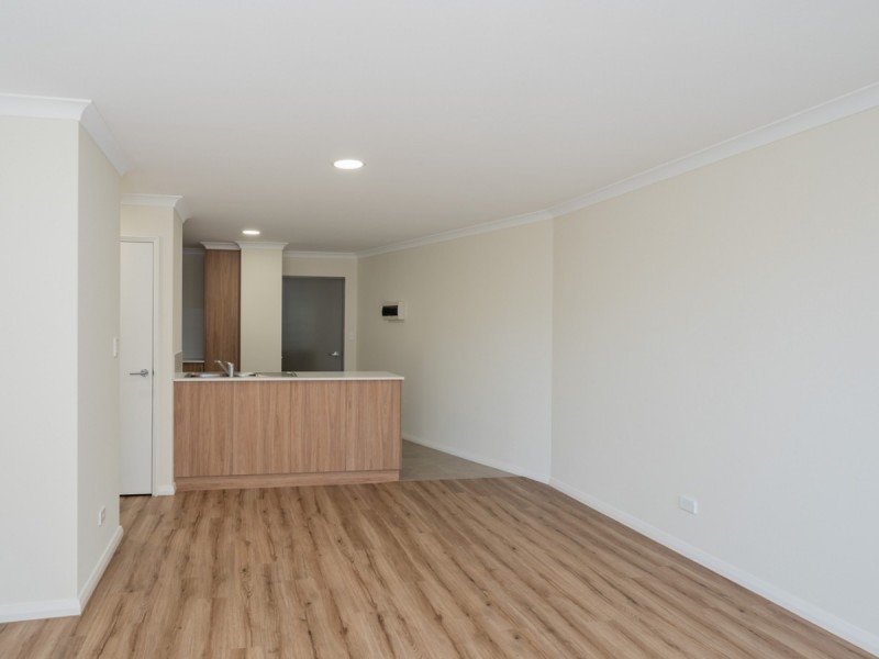 7/4 Whiteside Street, Cloverdale WA 6105