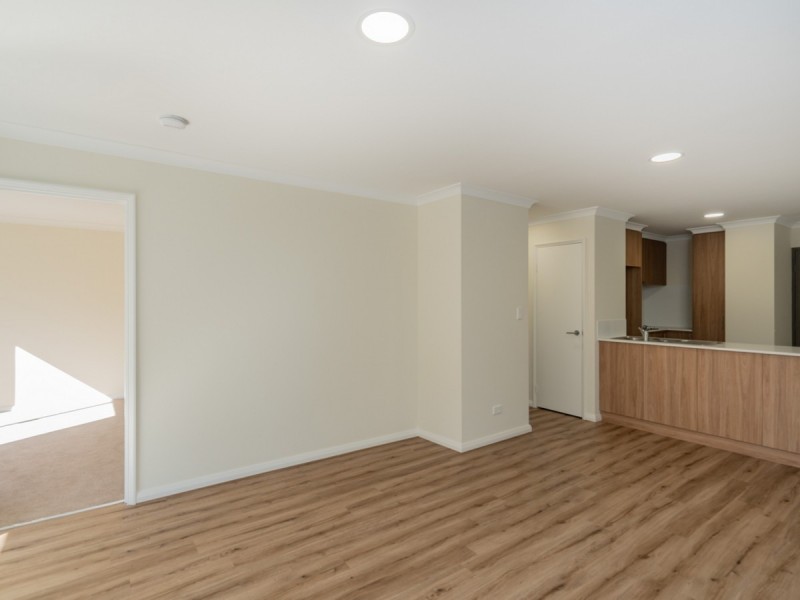 7/4 Whiteside Street, Cloverdale WA 6105