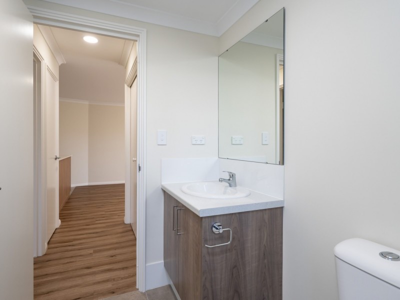 7/4 Whiteside Street, Cloverdale WA 6105