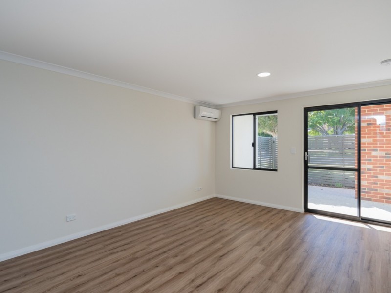 7/4 Whiteside Street, Cloverdale WA 6105