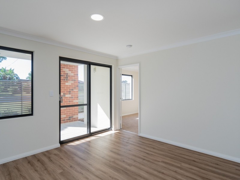 7/4 Whiteside Street, Cloverdale WA 6105