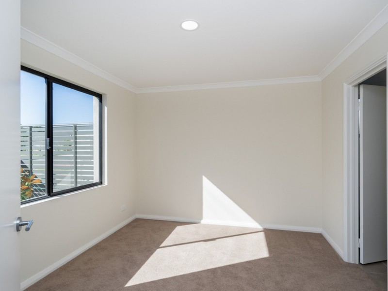 7/4 Whiteside Street, Cloverdale WA 6105
