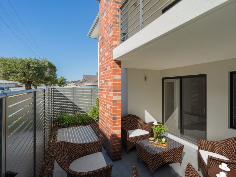 7/4 Whiteside Street, Cloverdale WA 6105