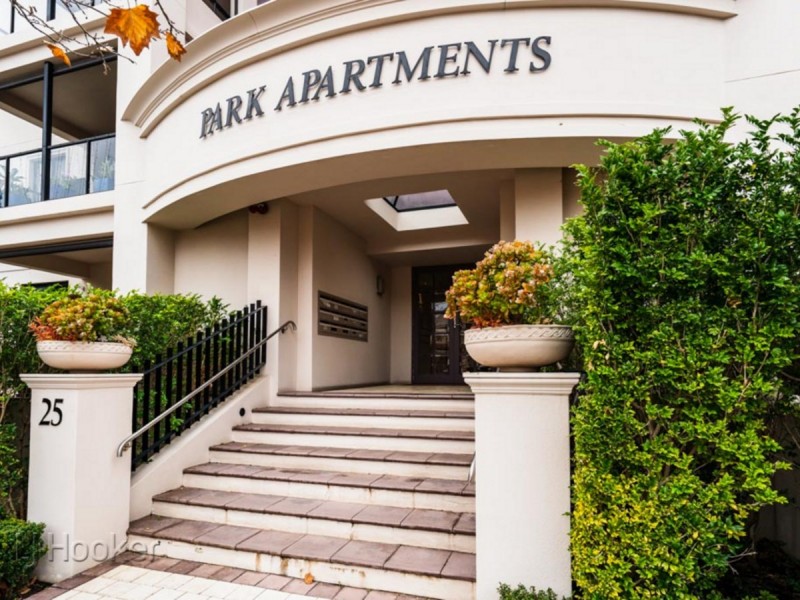 12/25 Haig Park Circle, East Perth WA 6004
