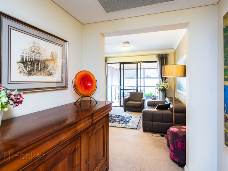 12/25 Haig Park Circle, East Perth WA 6004