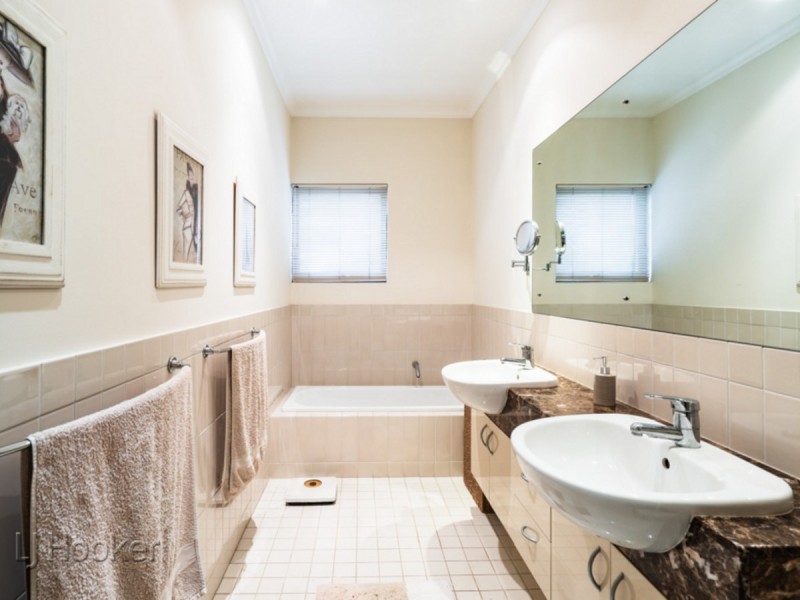 12/25 Haig Park Circle, East Perth WA 6004