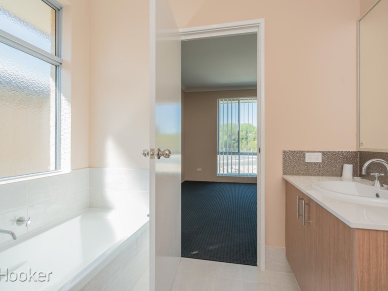 37 Miramar Way, Piara Waters WA 6112