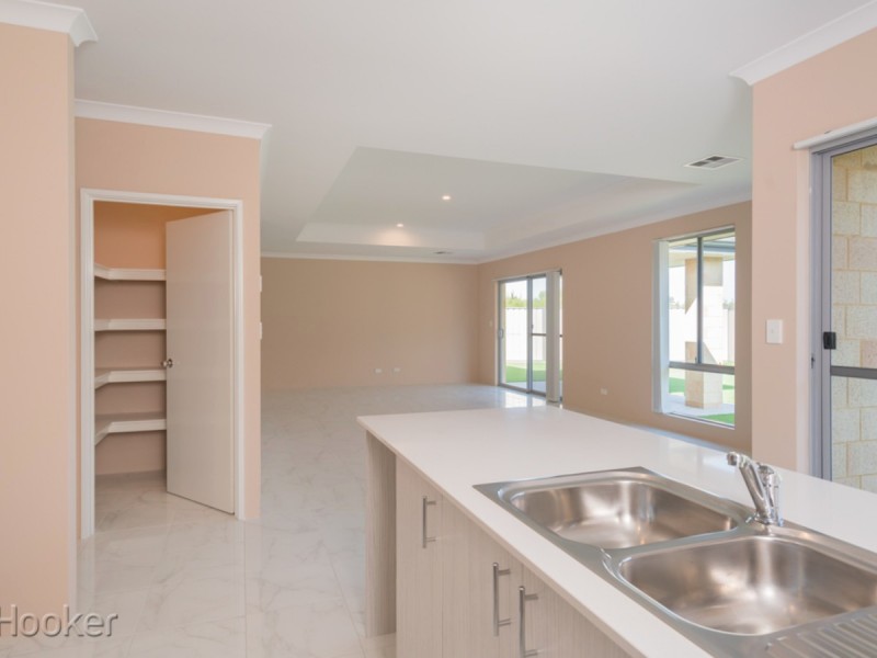 37 Miramar Way, Piara Waters WA 6112