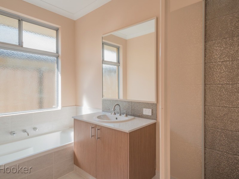 37 Miramar Way, Piara Waters WA 6112