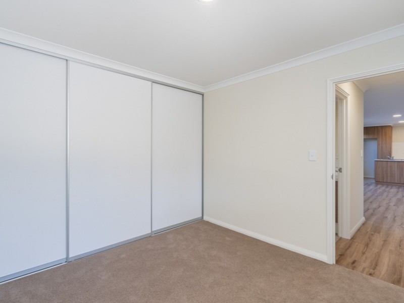 3/4 Whiteside Street, Cloverdale WA 6105
