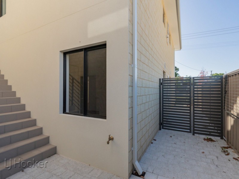 3/4 Whiteside Street, Cloverdale WA 6105