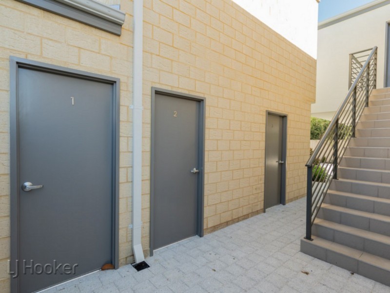 3/4 Whiteside Street, Cloverdale WA 6105
