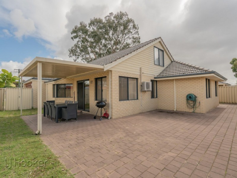 61 Pearl Road, Cloverdale WA 6105