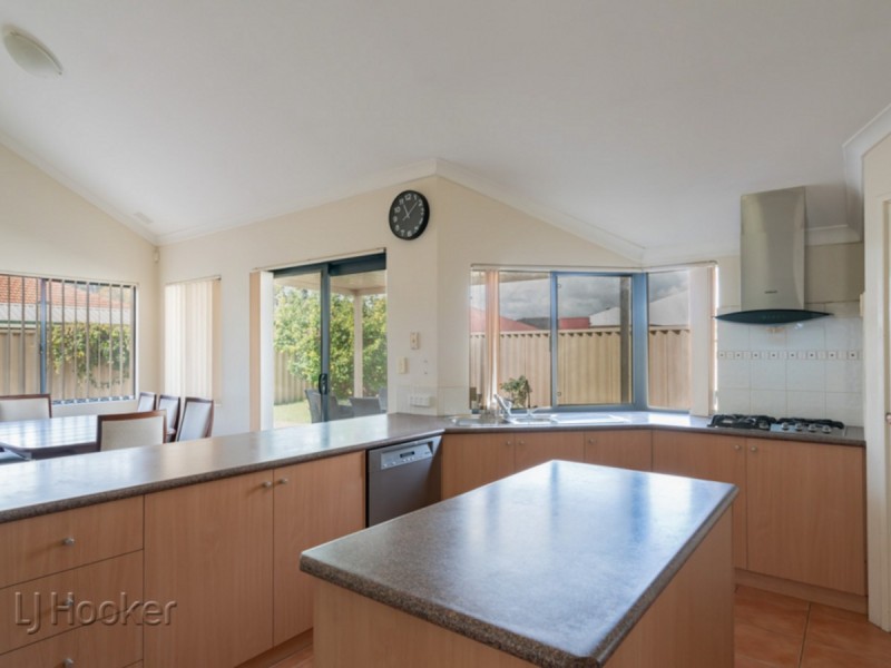 61 Pearl Road, Cloverdale WA 6105
