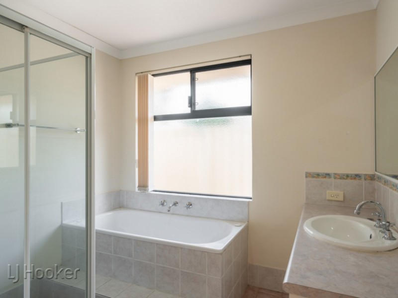 61 Pearl Road, Cloverdale WA 6105