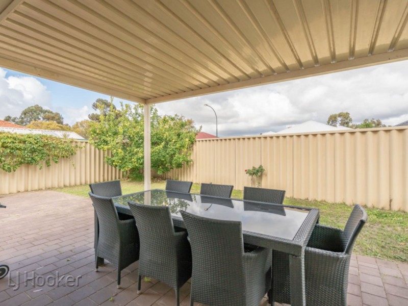 61 Pearl Road, Cloverdale WA 6105