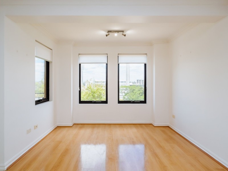 2/28 Waterloo Crescent, East Perth WA 6004