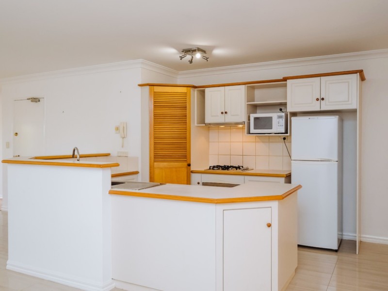 2/28 Waterloo Crescent, East Perth WA 6004