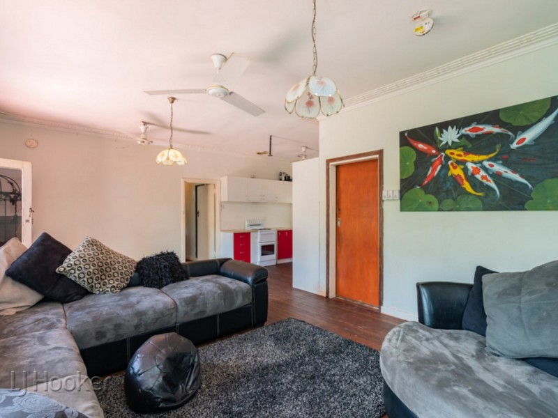 12 Snowball Road, Kalamunda WA 6076