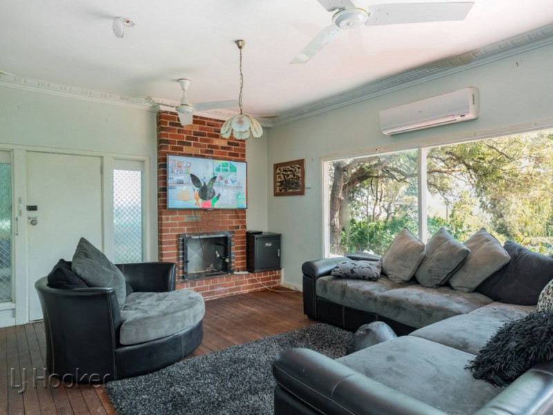 12 Snowball Road, Kalamunda WA 6076