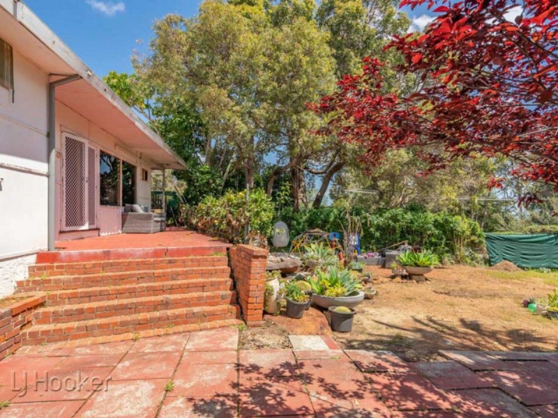 12 Snowball Road, Kalamunda WA 6076