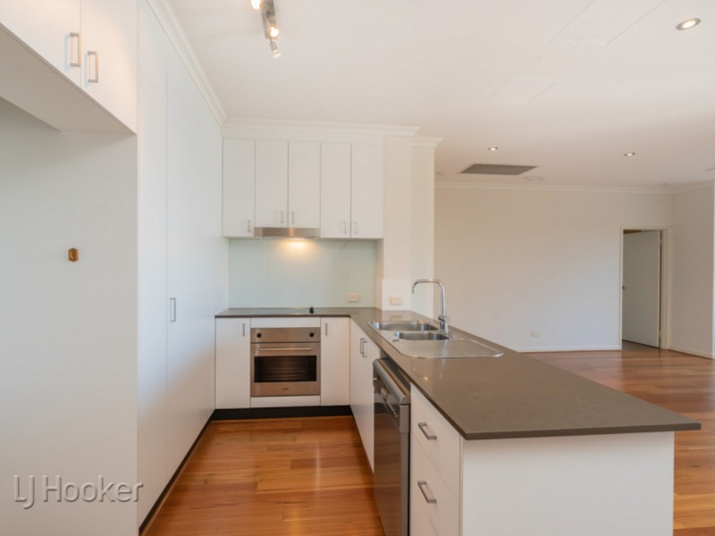 10/2 Davies Street, Northbridge WA 6003