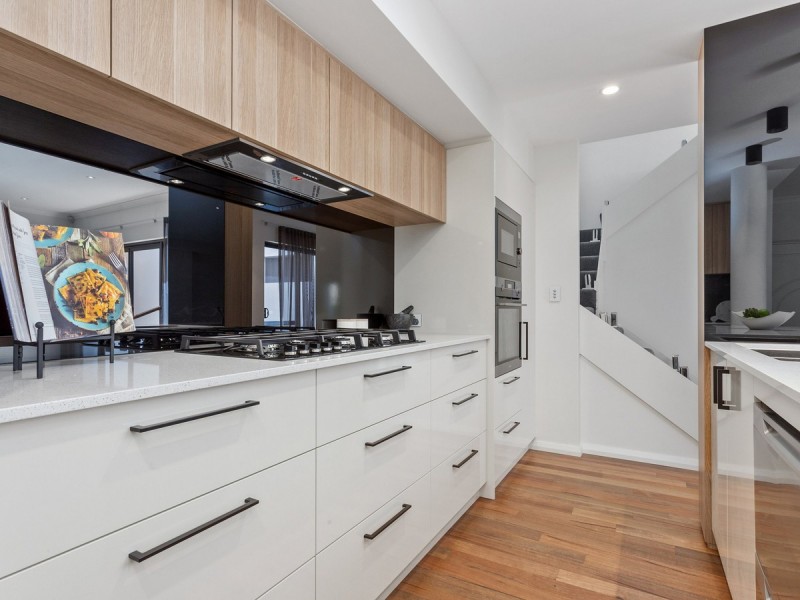 8 Flagstaff Lane, East Perth WA 6004