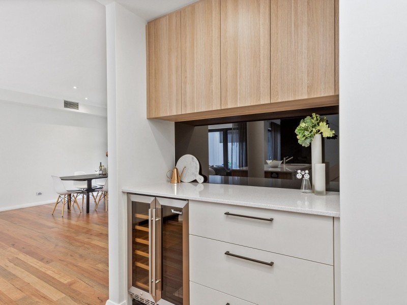 8 Flagstaff Lane, East Perth WA 6004