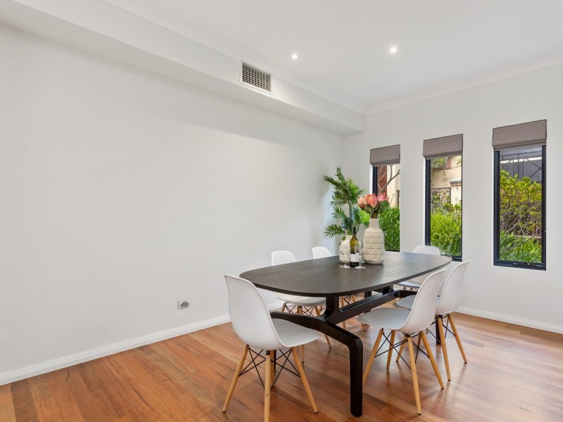 8 Flagstaff Lane, East Perth WA 6004