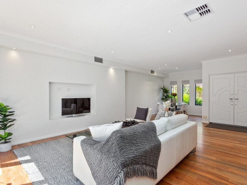 8 Flagstaff Lane, East Perth WA 6004