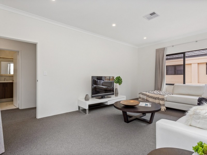 8 Flagstaff Lane, East Perth WA 6004