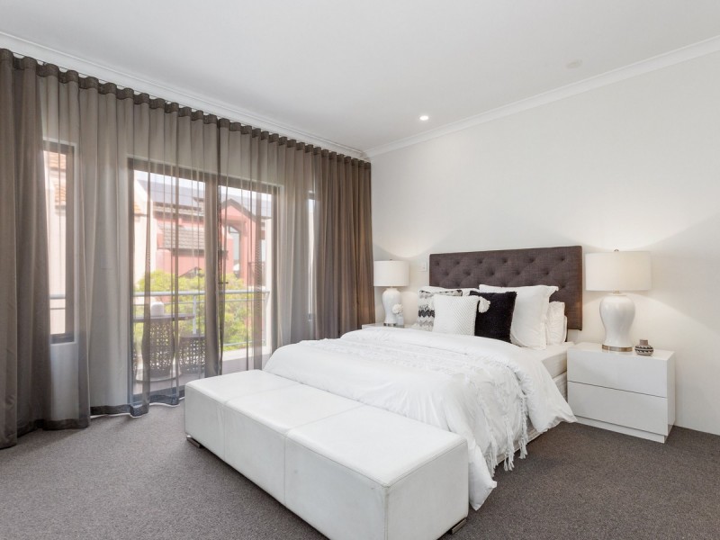 8 Flagstaff Lane, East Perth WA 6004